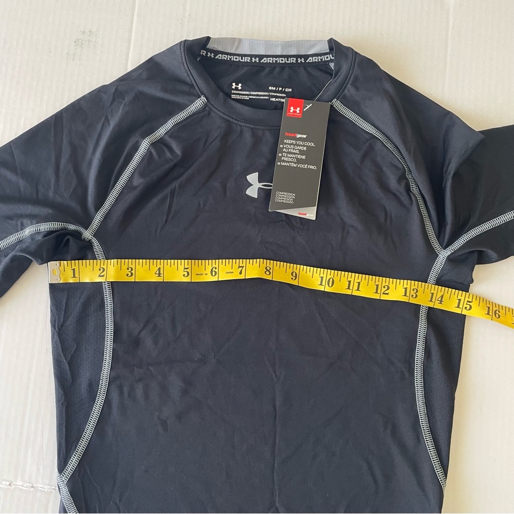 Under Armour Men’s Black Rash Guard with Gray Contrast Stitching - Picture 4 of 7